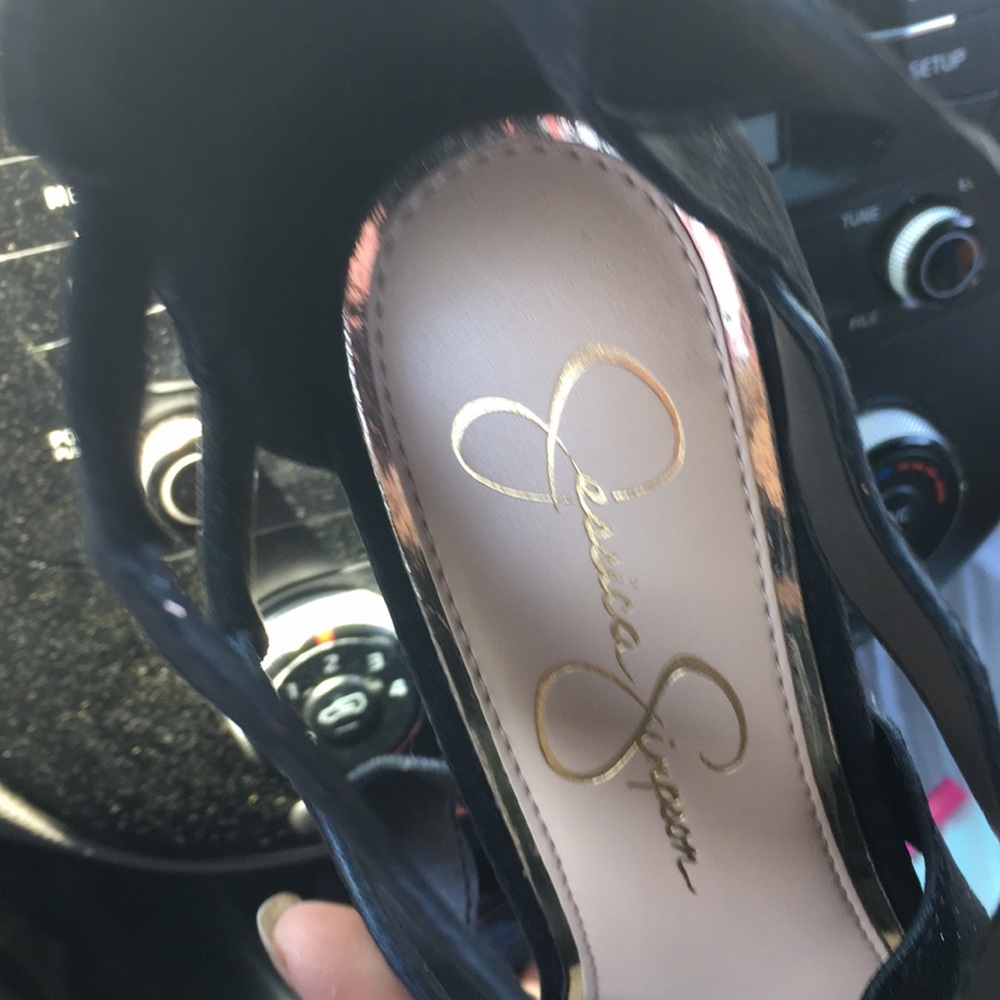 Heels - Picture 4 of 4